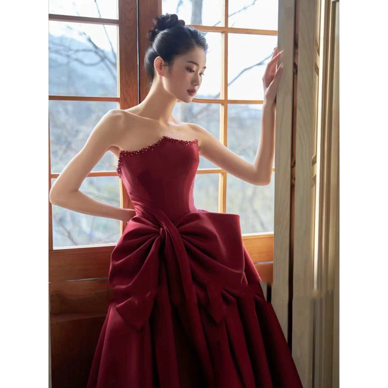 Evening dress in wine red strapless satin
