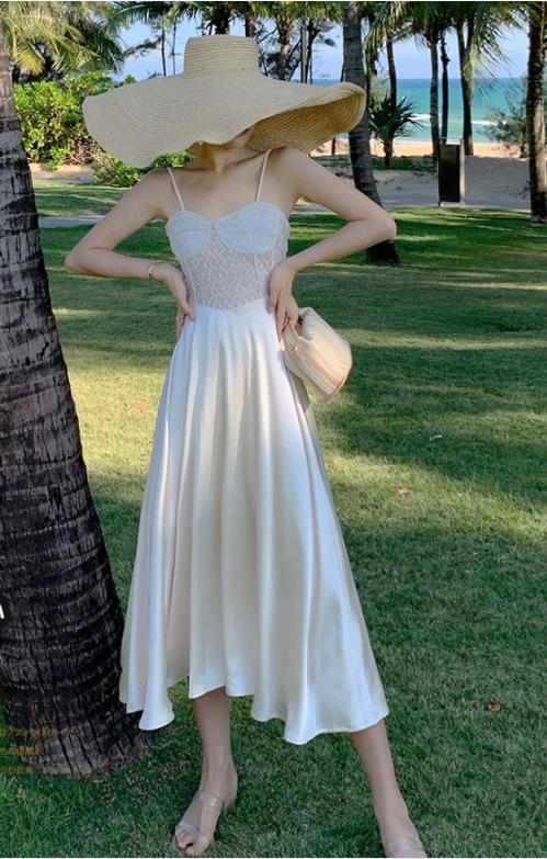 Retro Lace Long Tail Dress with Bubble Sleeves