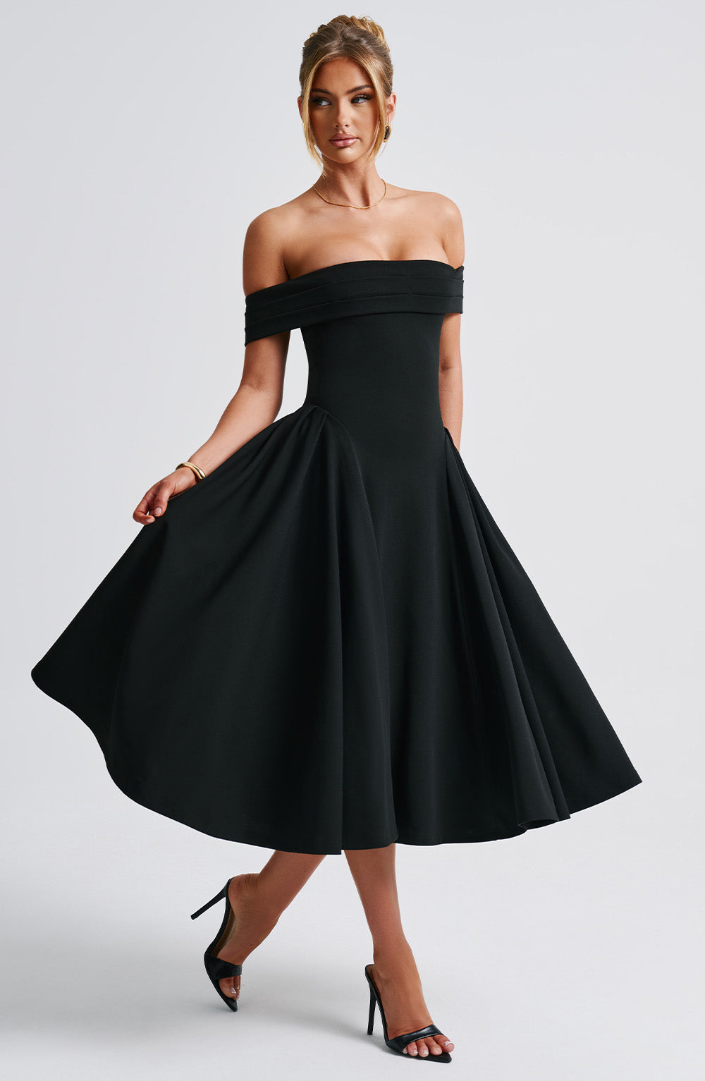 A one-neck backless solid-color strapless dress for women