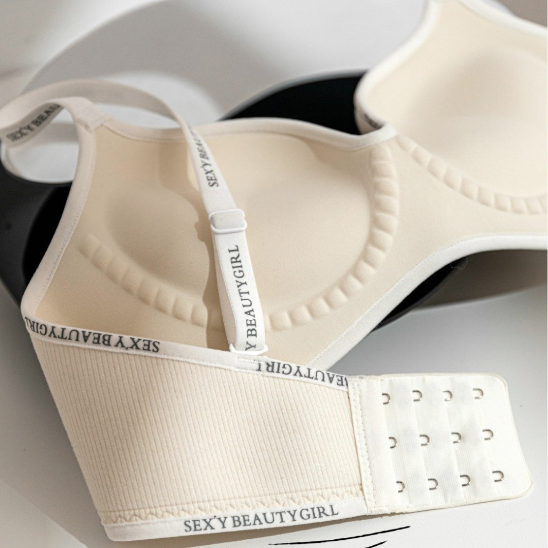 Seamless lift bra