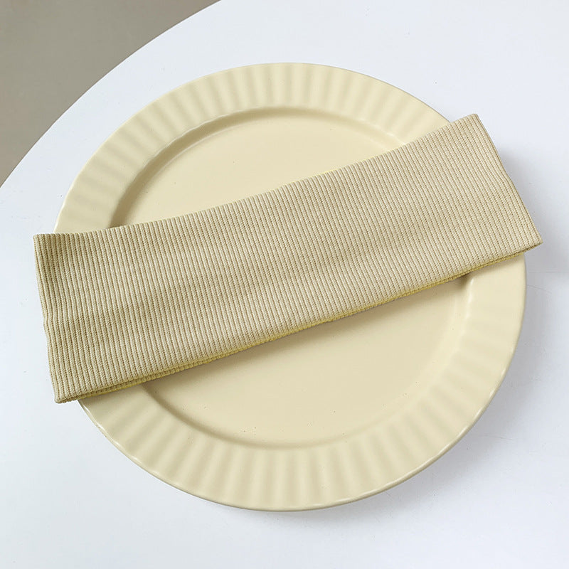 Wide-brimmed elastic hair band