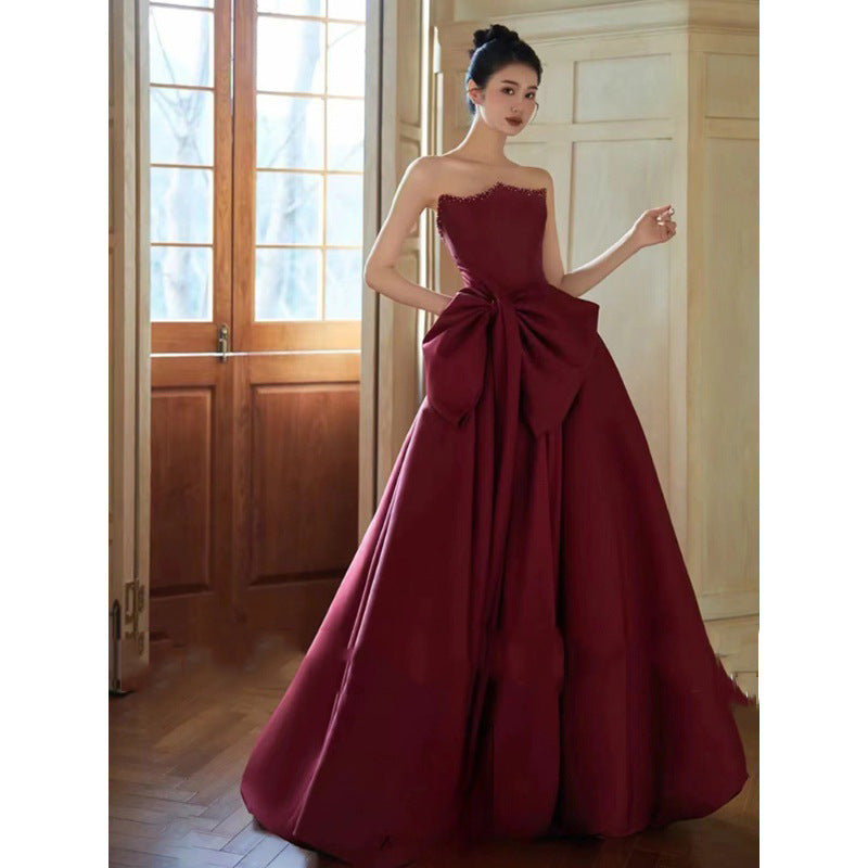 Evening dress in wine red strapless satin