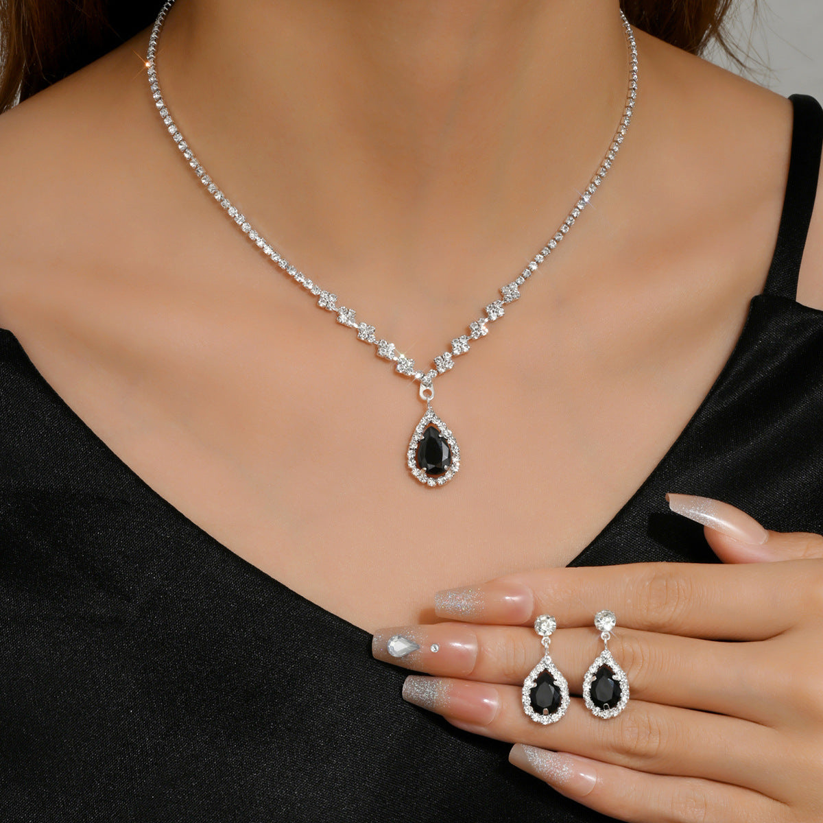 Elegant Bridal Necklace and Bracelet Set.