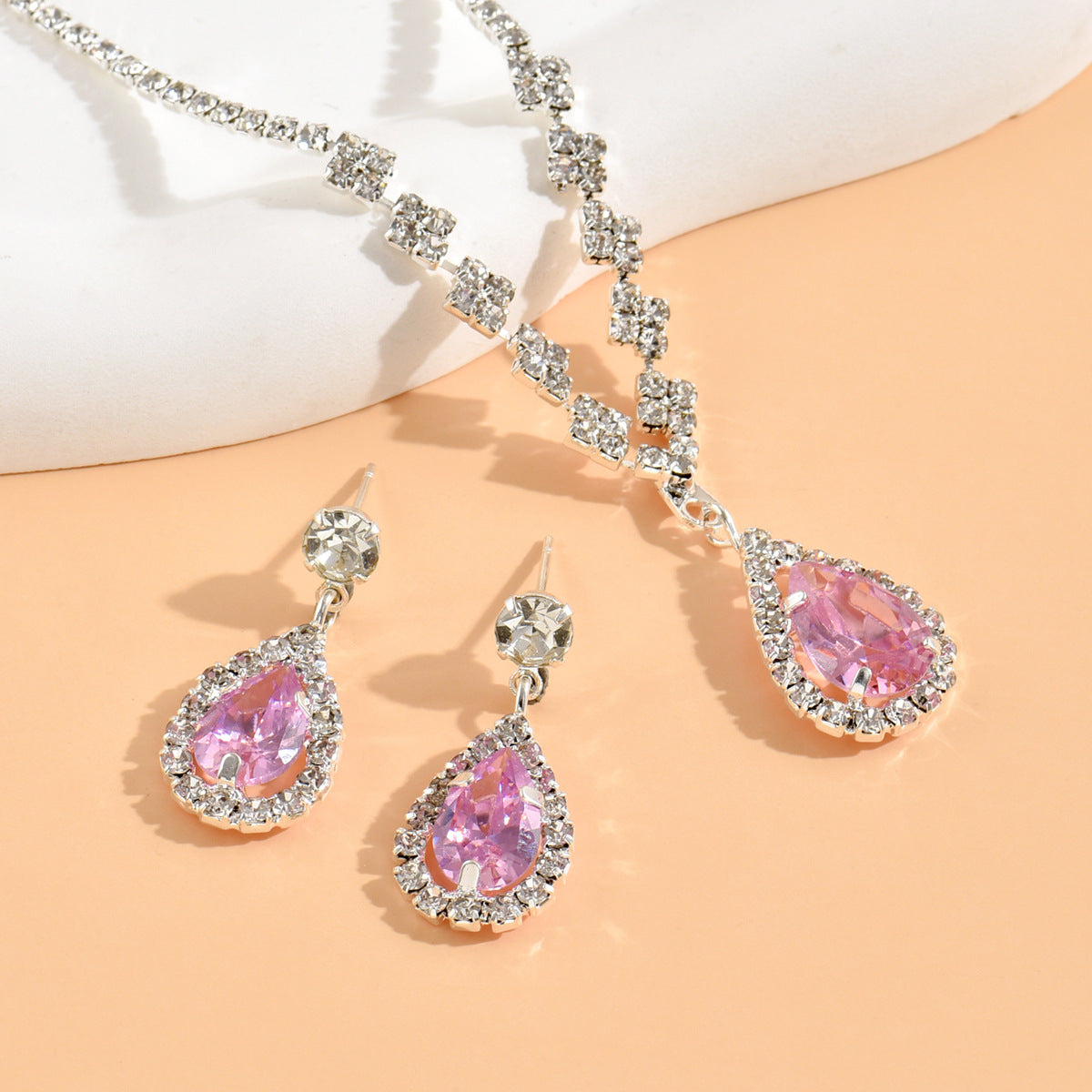 Elegant Bridal Necklace and Bracelet Set.