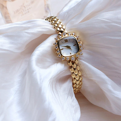 Fashionable fine-chain quartz square watch for ladie