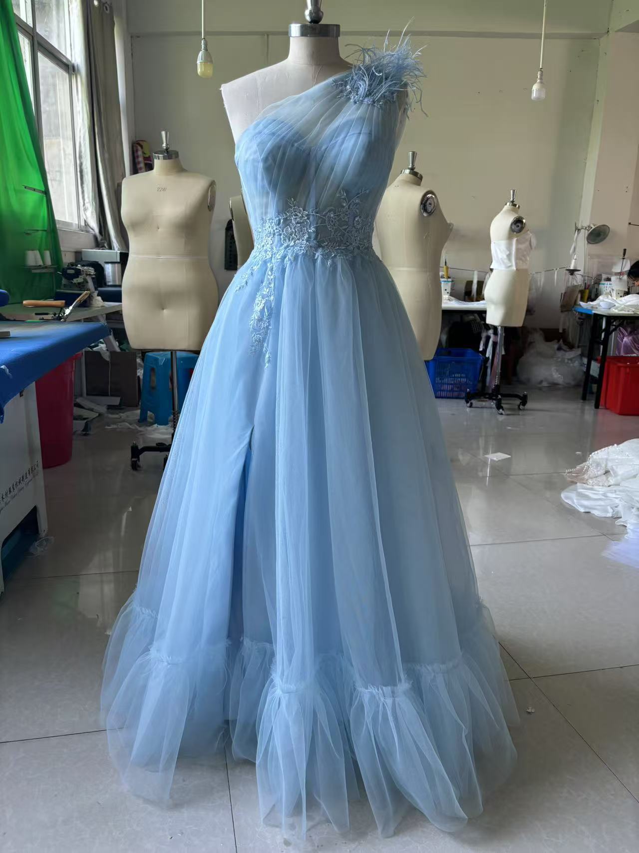 Blue One-shoulder Feather Wedding Dress by Glamytek