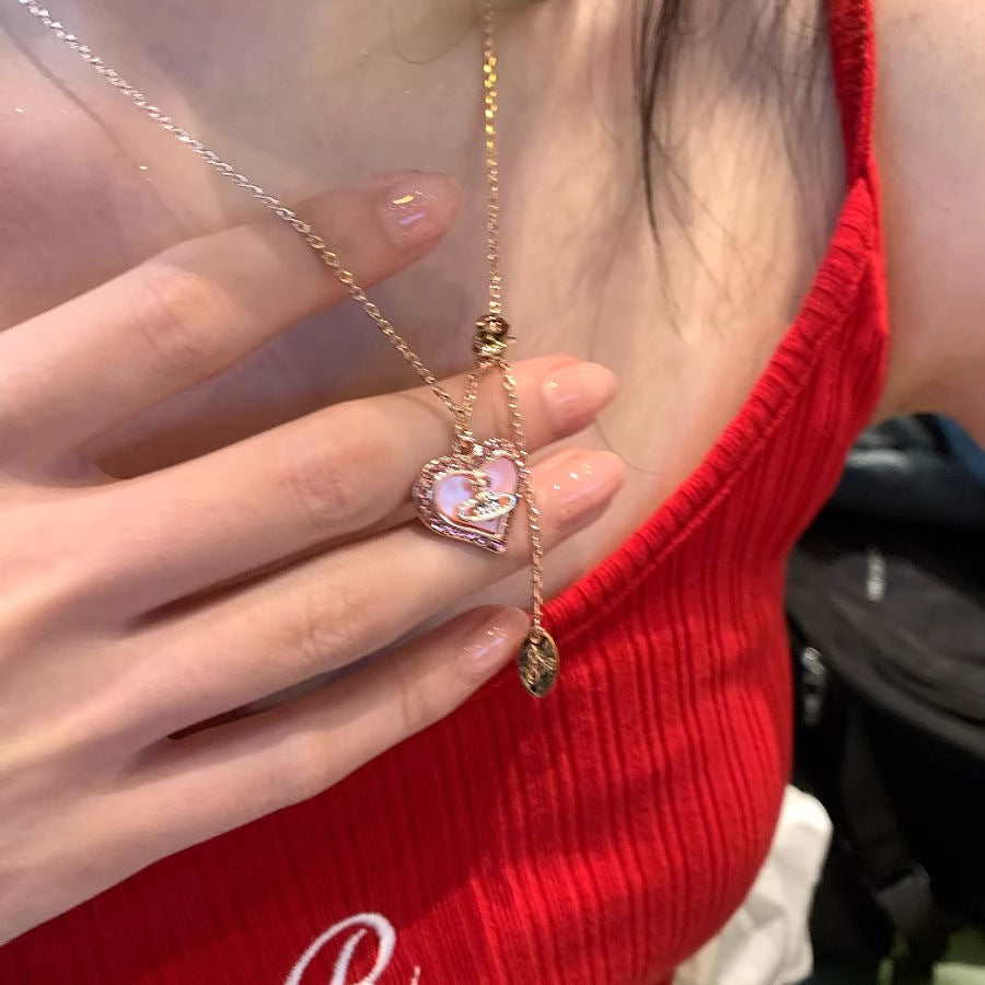 Heart-shaped Saturn necklace
