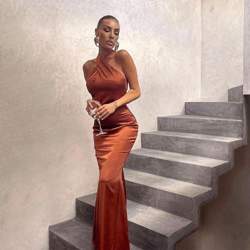 Solid-color sleeveless backless dress by Glamytek